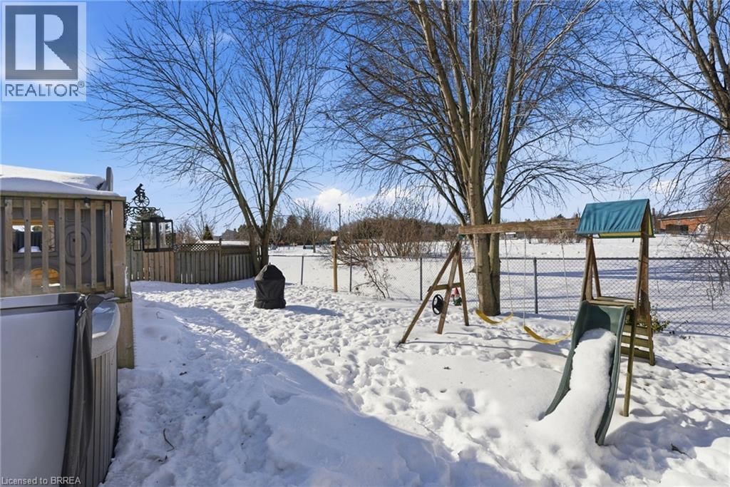 15 ANASTASIA CRESCENT Image 32