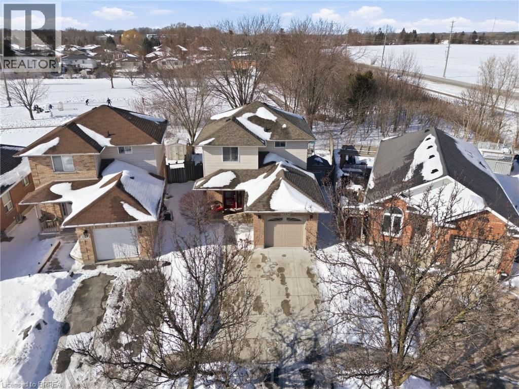 15 ANASTASIA CRESCENT Image 35