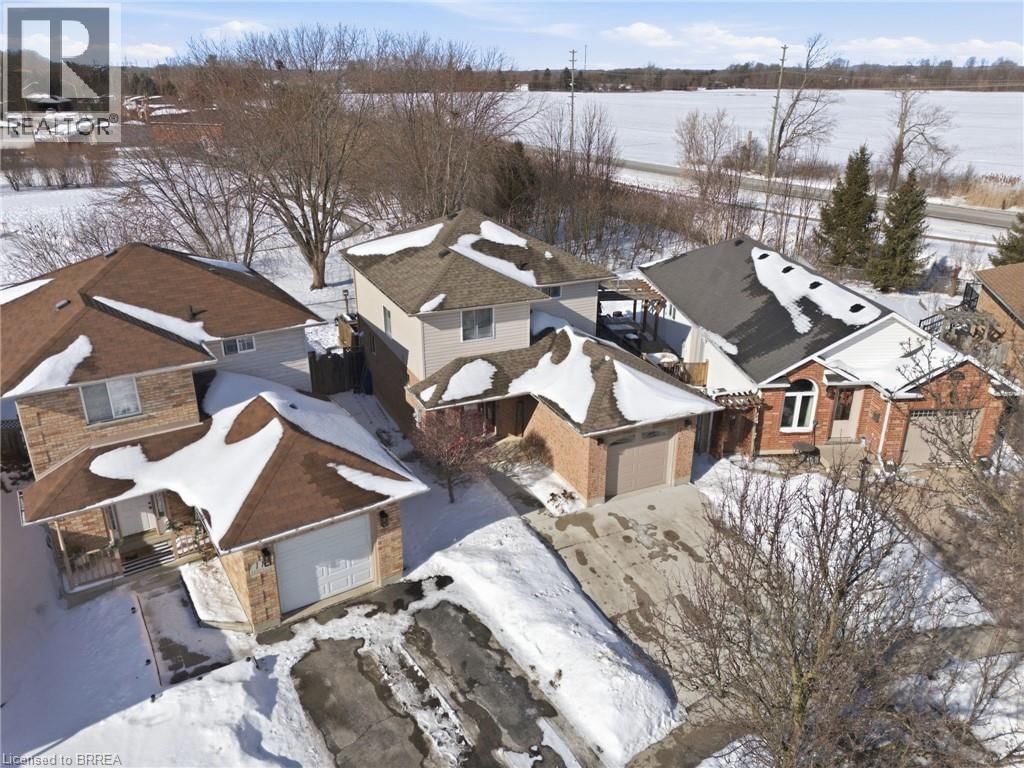 15 ANASTASIA CRESCENT Image 36