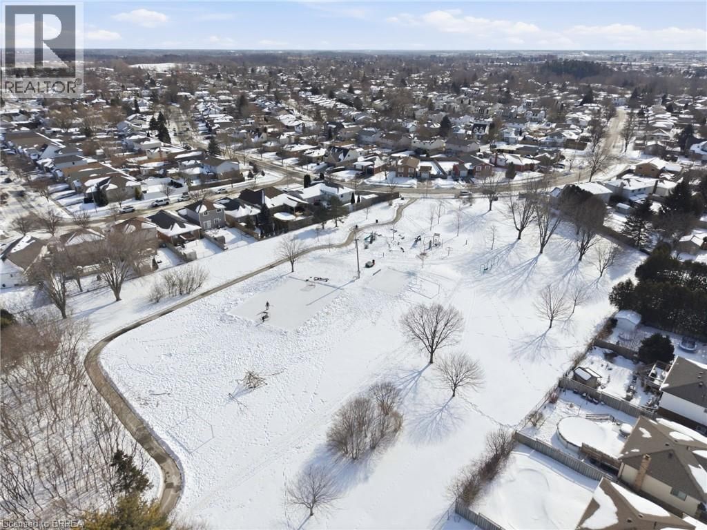 15 ANASTASIA CRESCENT Image 40