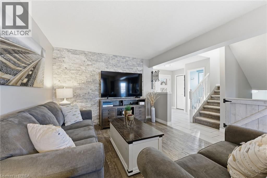 15 ANASTASIA CRESCENT Image 6