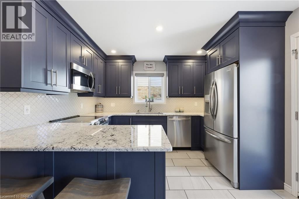 15 ANASTASIA CRESCENT Image 7