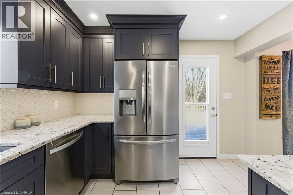 15 ANASTASIA CRESCENT Image 8