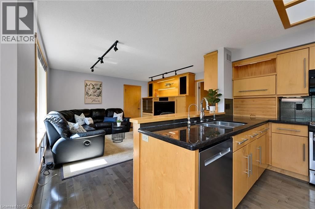 33 WALNUT DRIVE Image 12