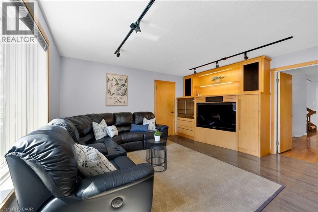 33 WALNUT DRIVE Image 13