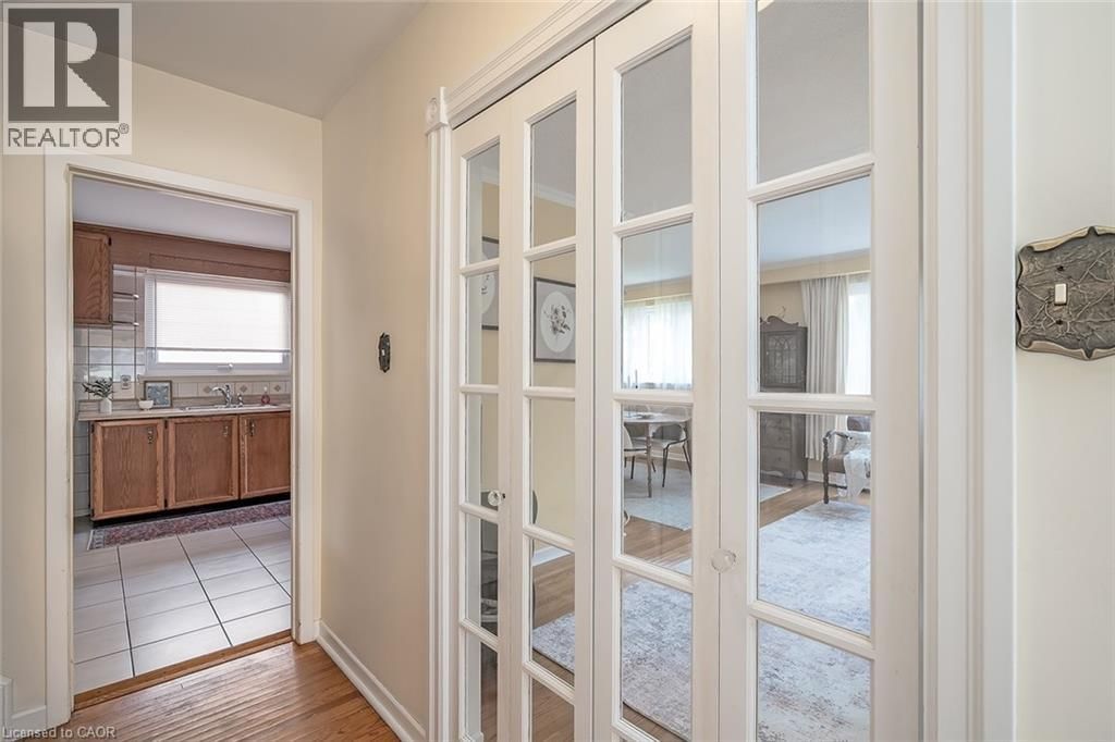 652 ARDLEIGH CRESCENT Image 7