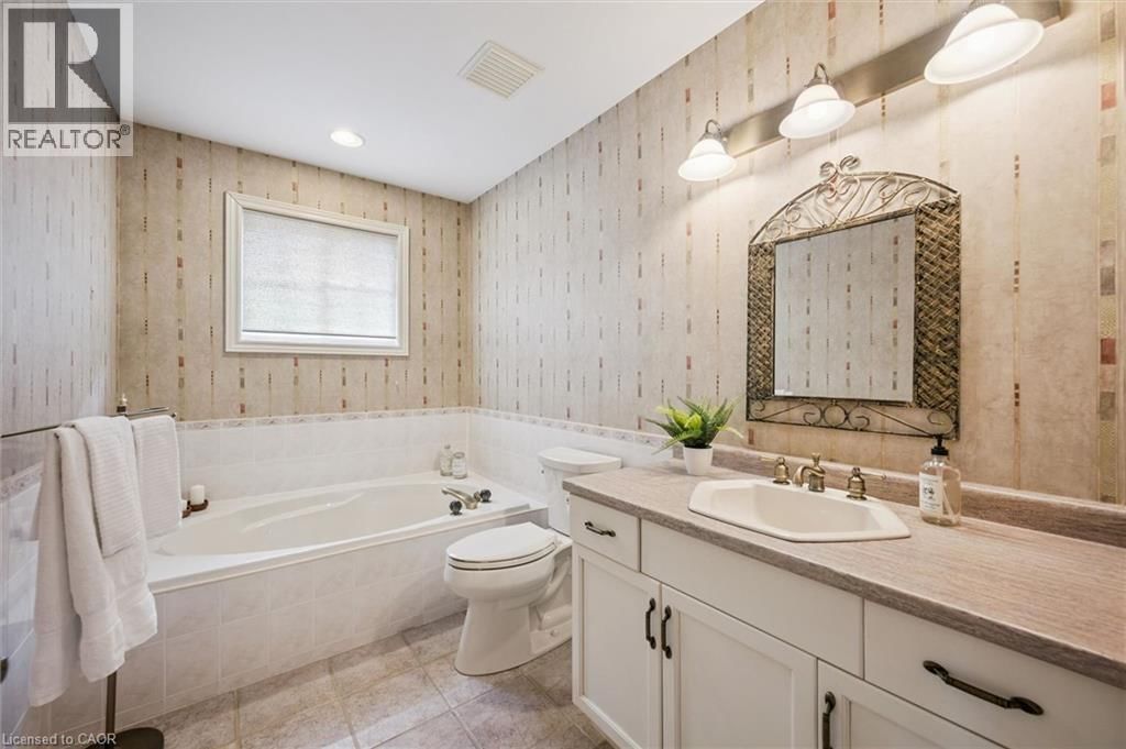 152 GOLF LINKS DRIVE Image 18