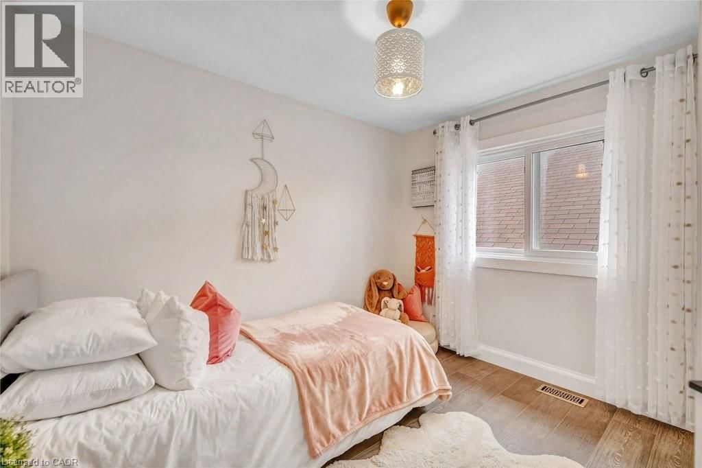 62 TOTTENHAM STREET Image 34