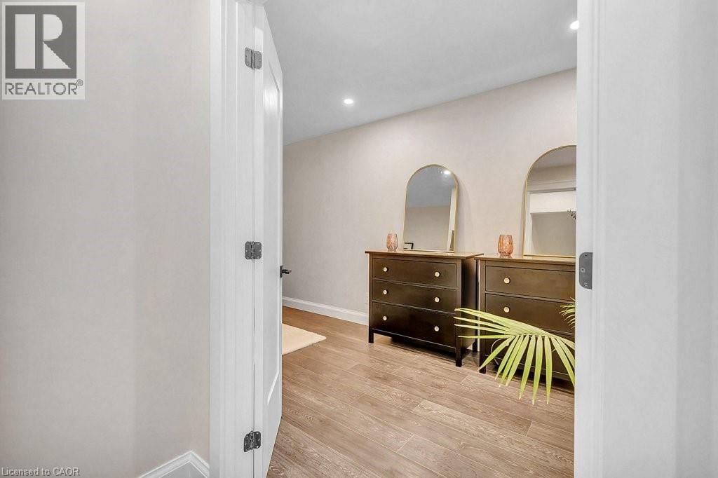 62 TOTTENHAM STREET Image 35