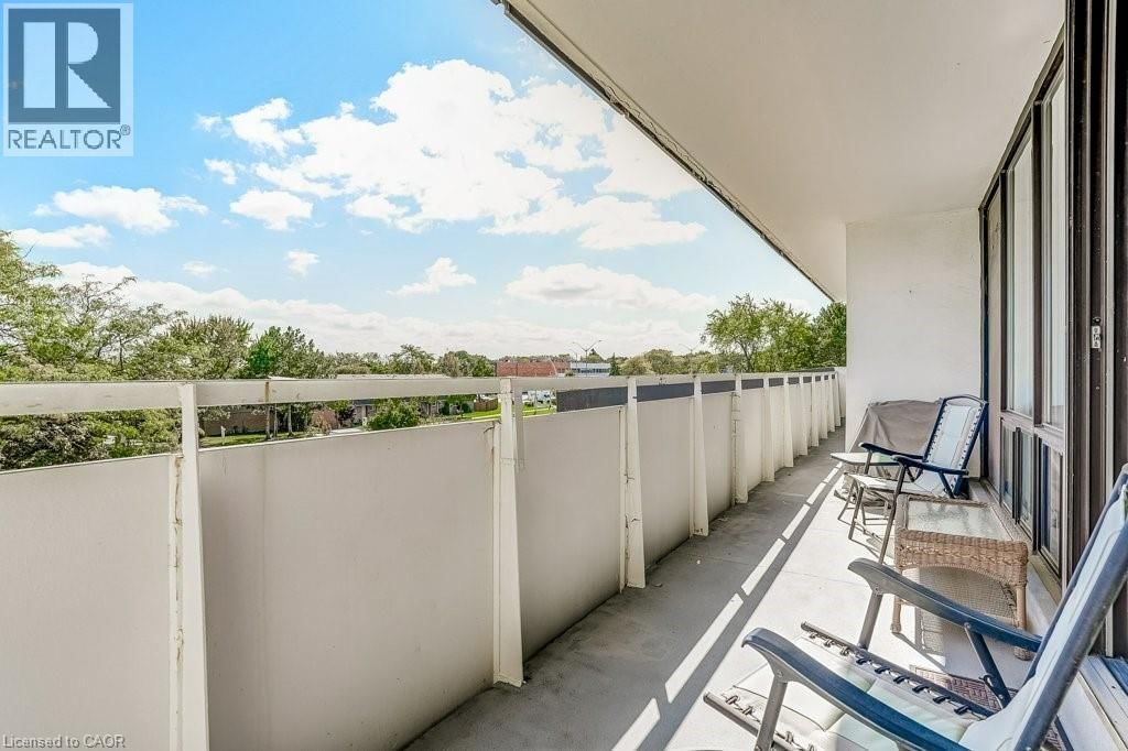 205 - 2055 UPPER MIDDLE ROAD Image 26