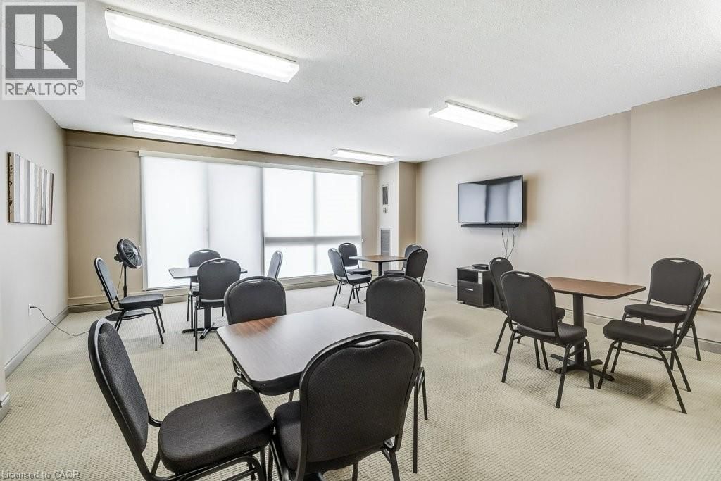 205 - 2055 UPPER MIDDLE ROAD Image 43