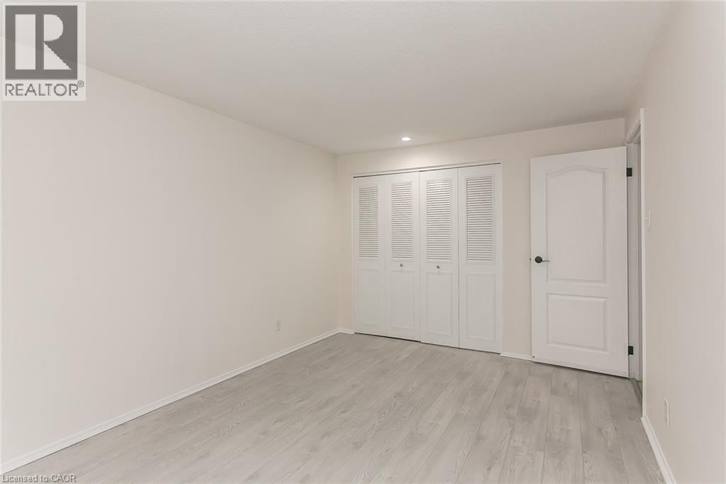 7 - 279 SANDOWNE DRIVE Image 32