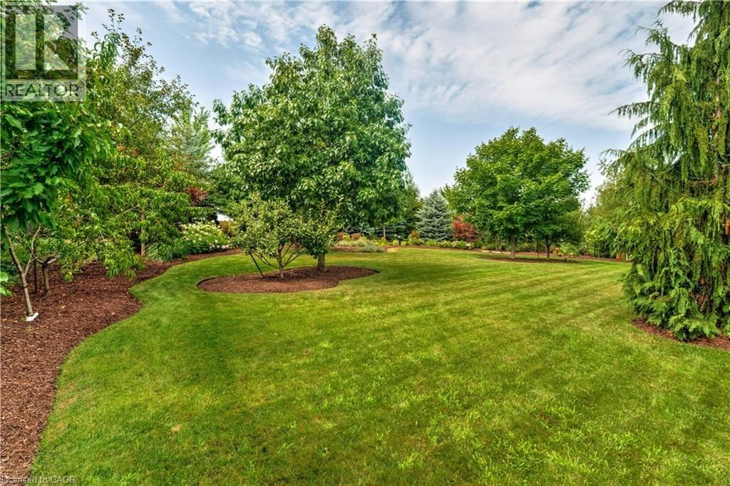 4 HOLDROYD COURT Image 38