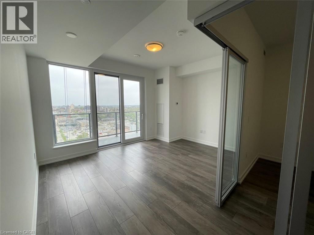 1805 - 15 WELLINGTON STREET SOUTH Image 8