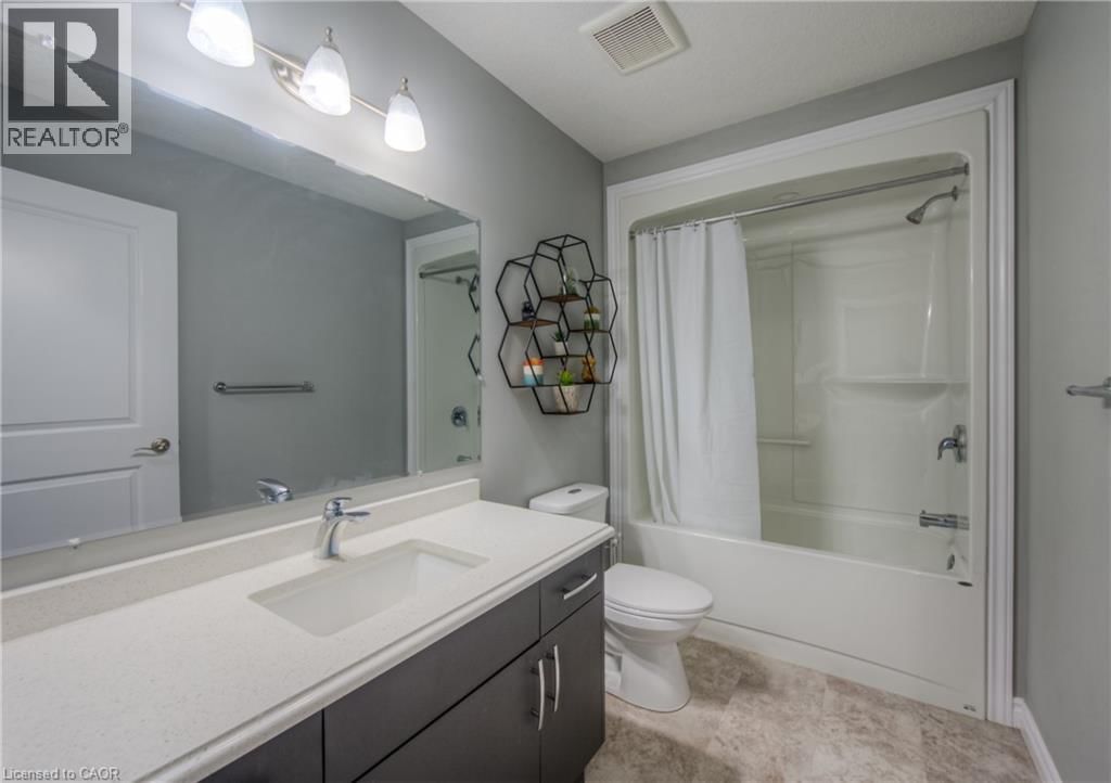 741 HOLLINGER AVENUE Image 23