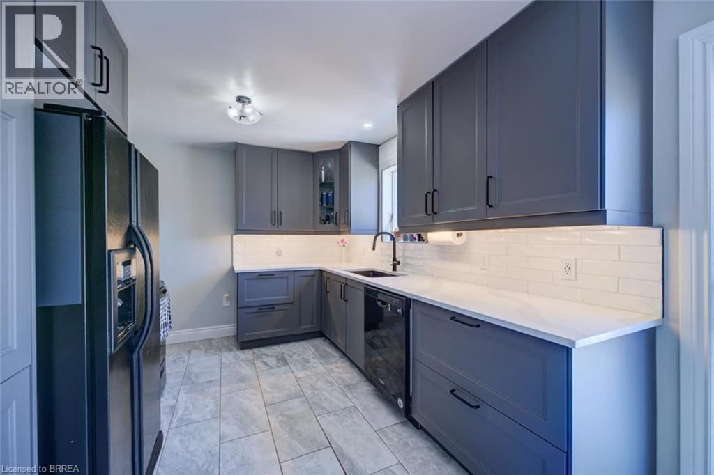 214 GRAND STREET Image 13