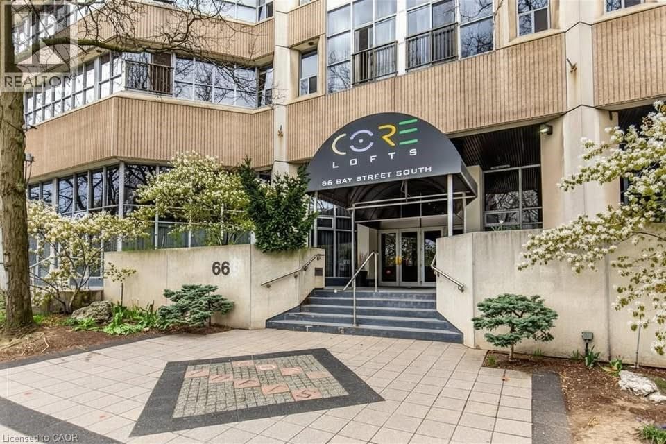 106 - 66 BAY STREET Image 2