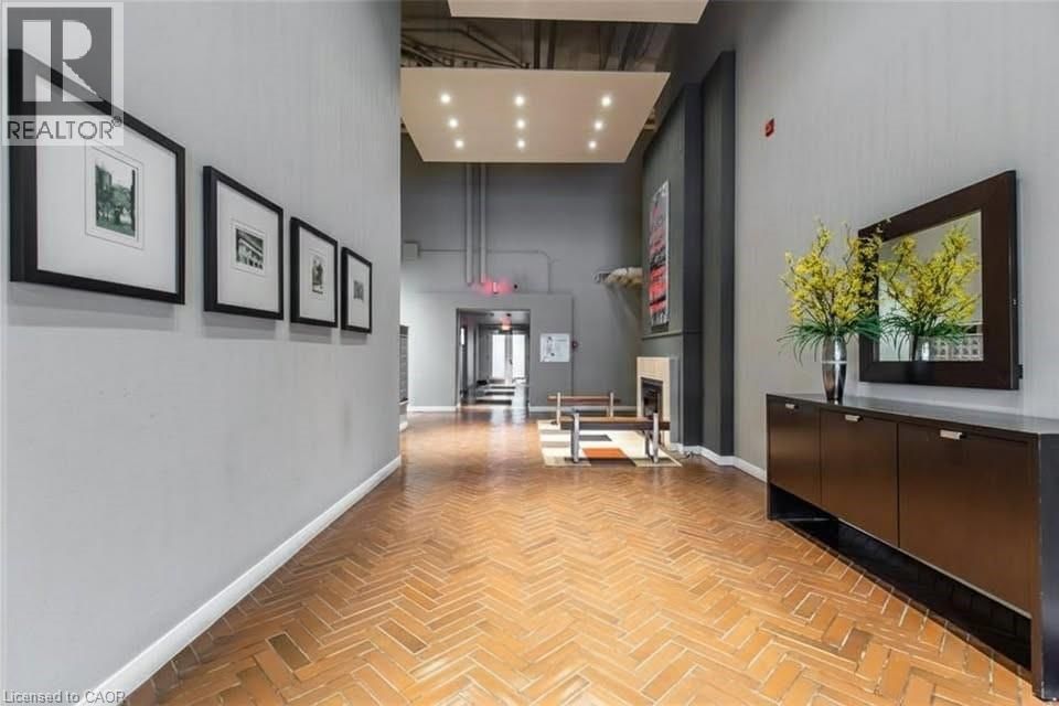 106 - 66 BAY STREET Image 3