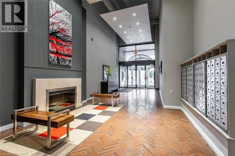 106 - 66 BAY STREET Image 4