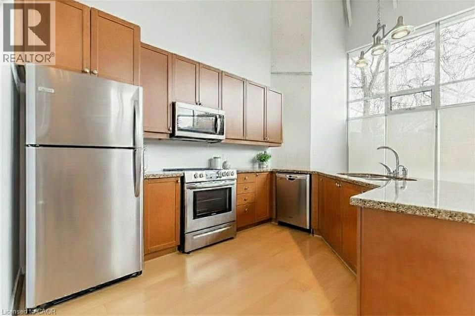 106 - 66 BAY STREET Image 8