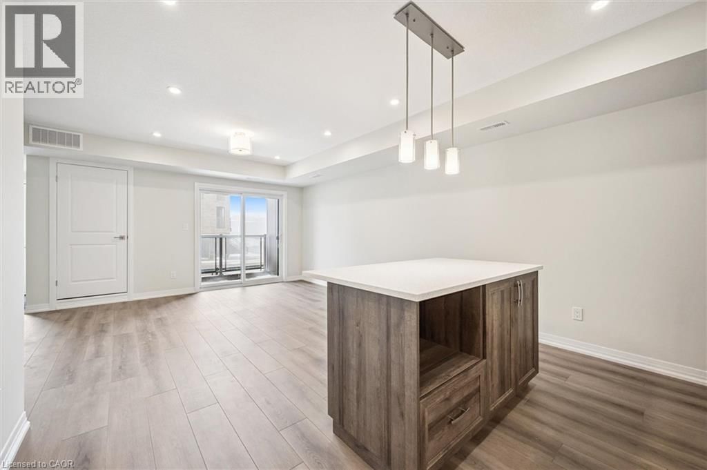 40 URBANE BOULEVARD Image 13