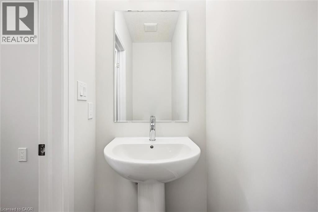 40 URBANE BOULEVARD Image 15