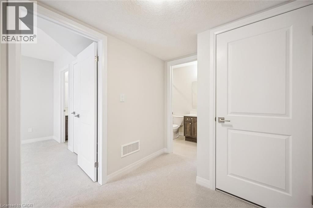 40 URBANE BOULEVARD Image 16