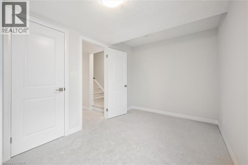 40 URBANE BOULEVARD Image 18