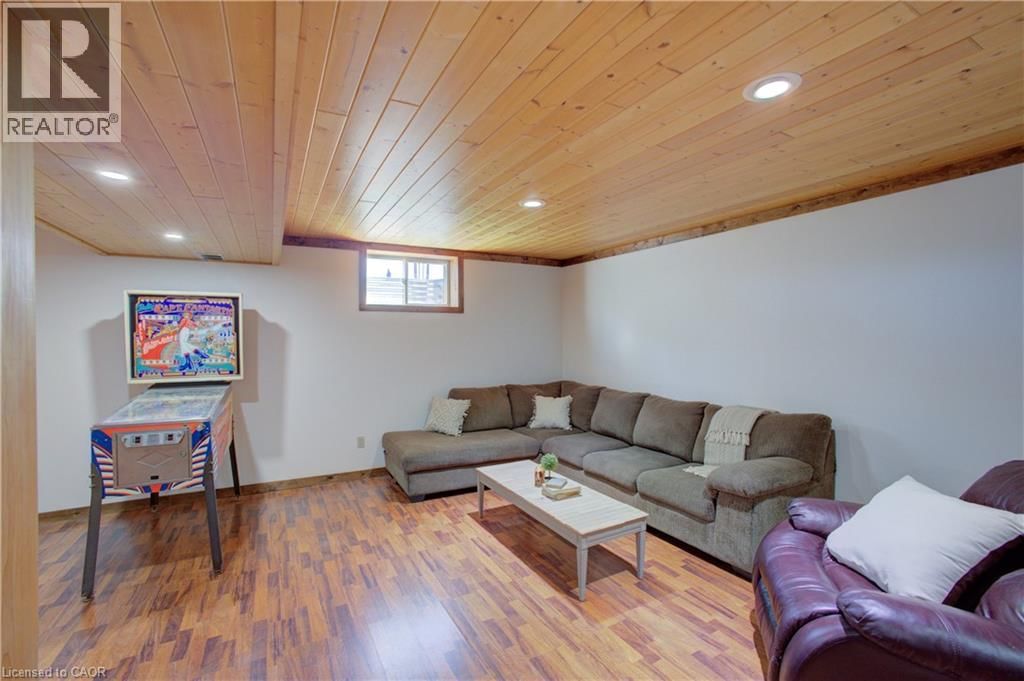 802080 GREY ROAD 40 Image 17