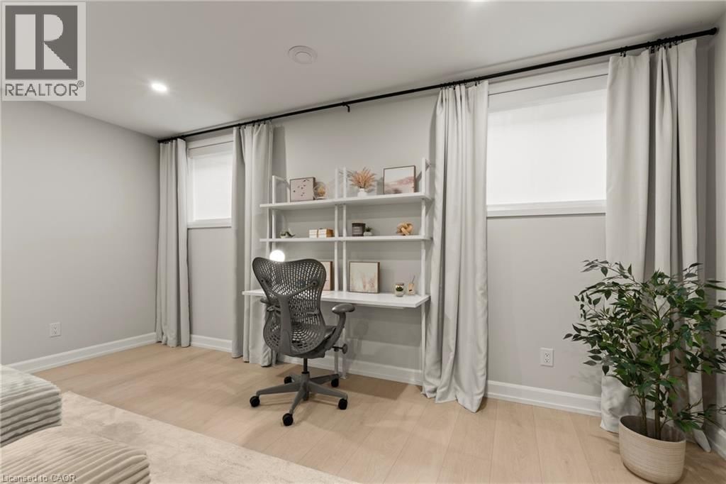 27 MAPLE LEAF AVENUE SOUTH Image 31