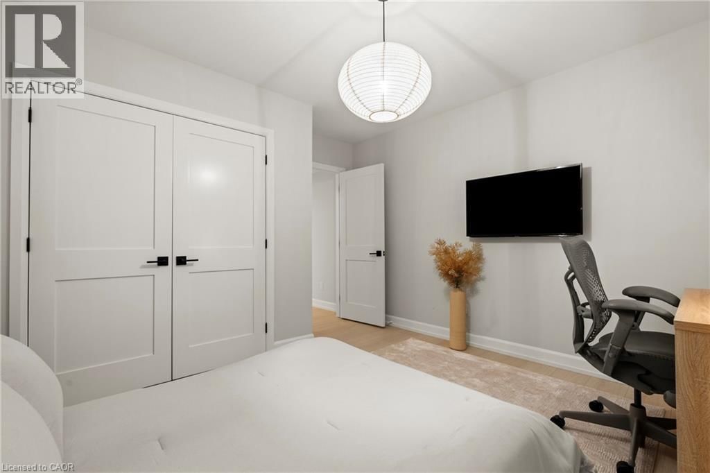 27 MAPLE LEAF AVENUE SOUTH Image 33