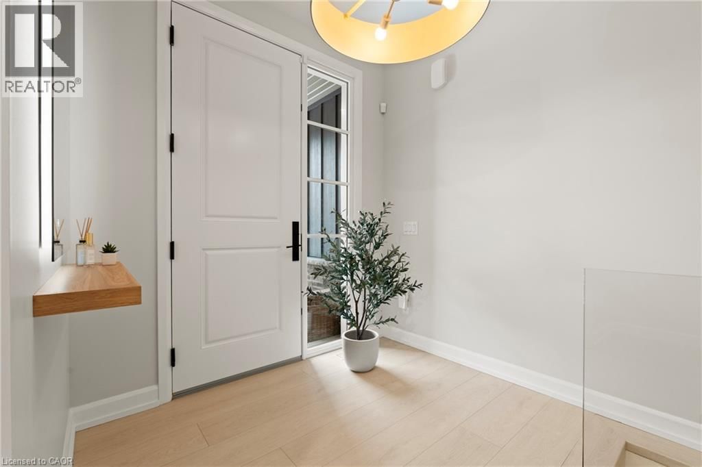 27 MAPLE LEAF AVENUE SOUTH Image 38