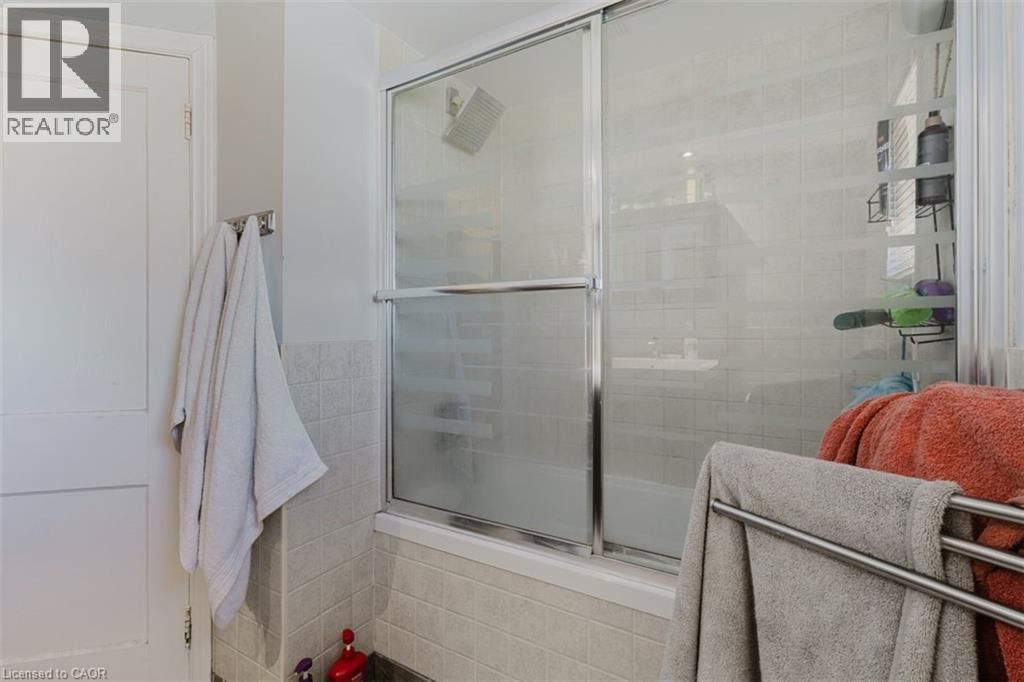 84 SOUTH OVAL Image 16