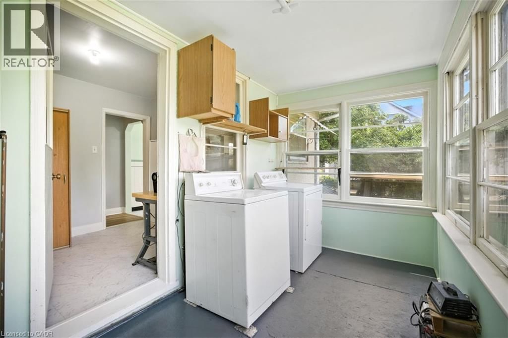 2718 UPPER JAMES STREET Image 13