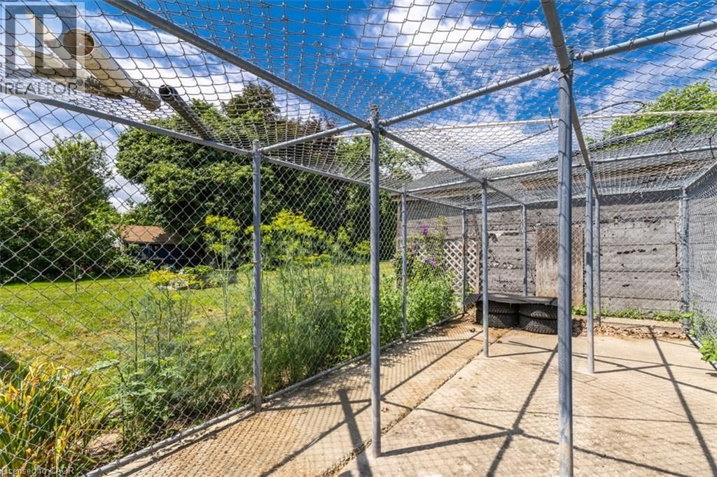 2718 UPPER JAMES STREET Image 15