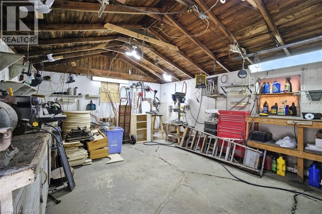 2718 UPPER JAMES STREET Image 17