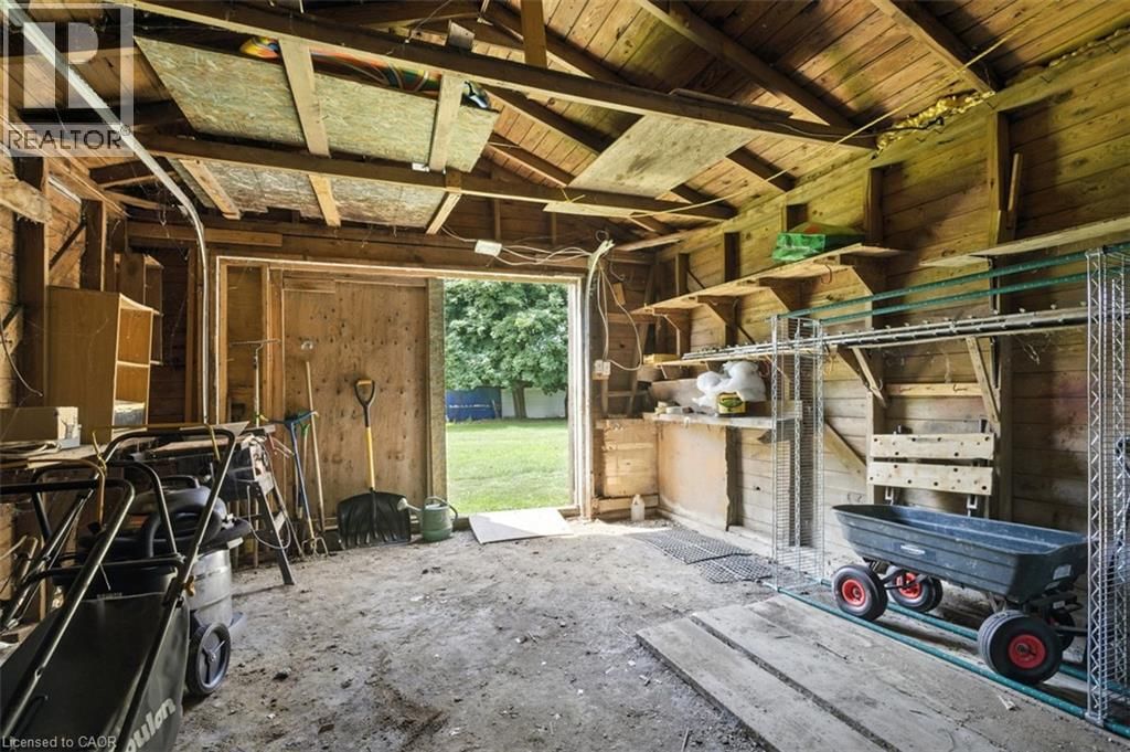 2718 UPPER JAMES STREET Image 18