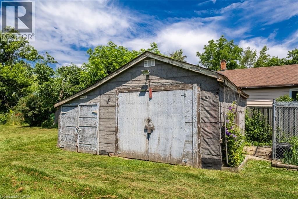 2718 UPPER JAMES STREET Image 19