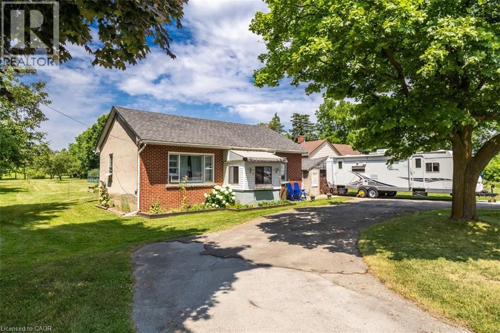 2718 UPPER JAMES STREET Image 2