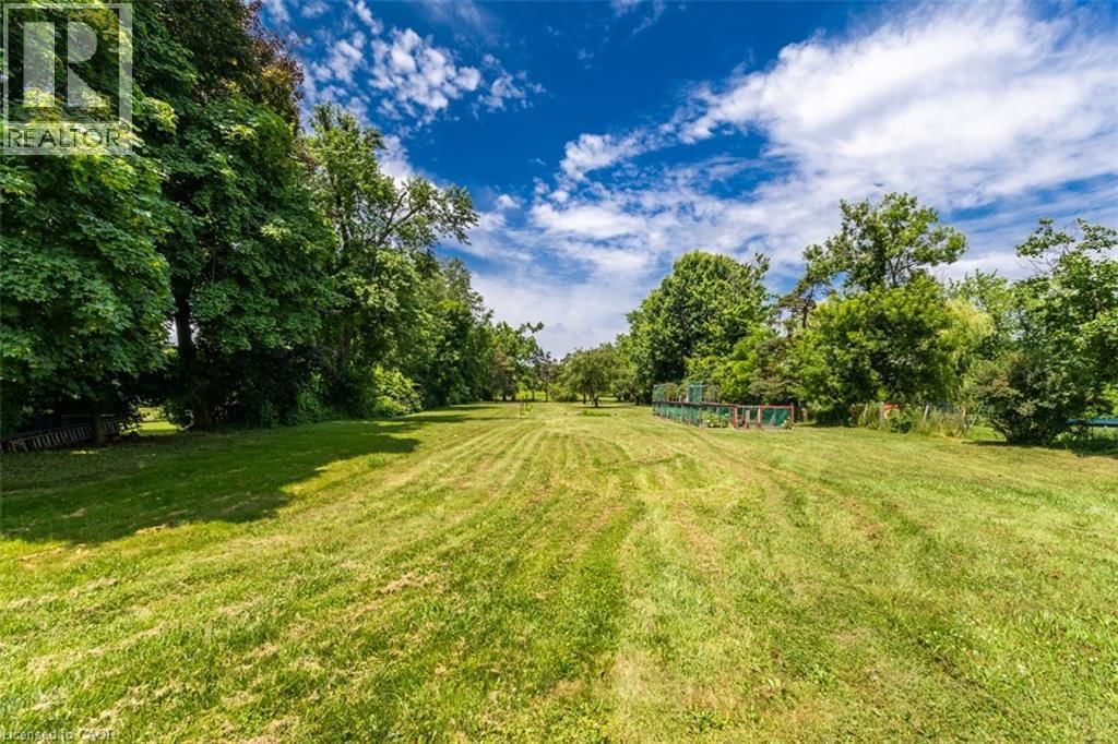 2718 UPPER JAMES STREET Image 21