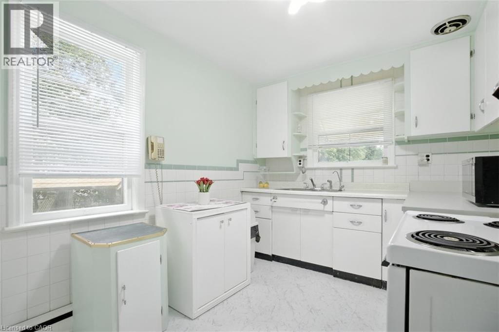 2718 UPPER JAMES STREET Image 6