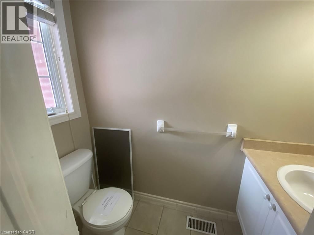 182 KINGSWOOD DRIVE Image 4