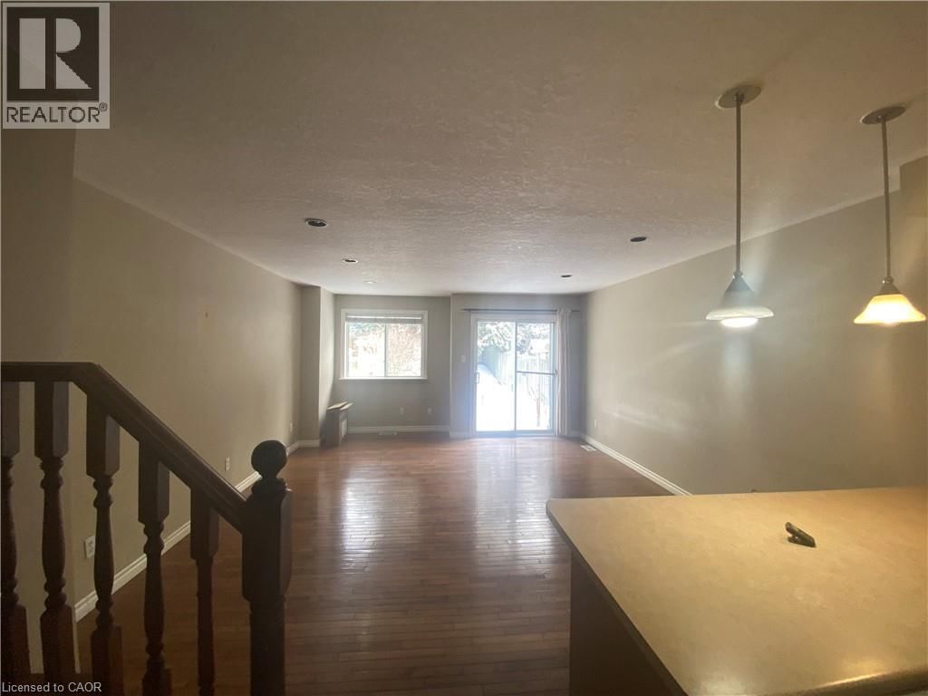 182 KINGSWOOD DRIVE Image 8