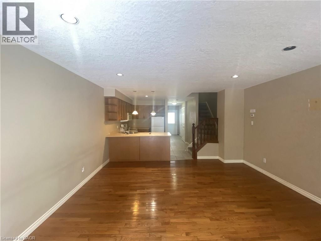 182 KINGSWOOD DRIVE Image 9