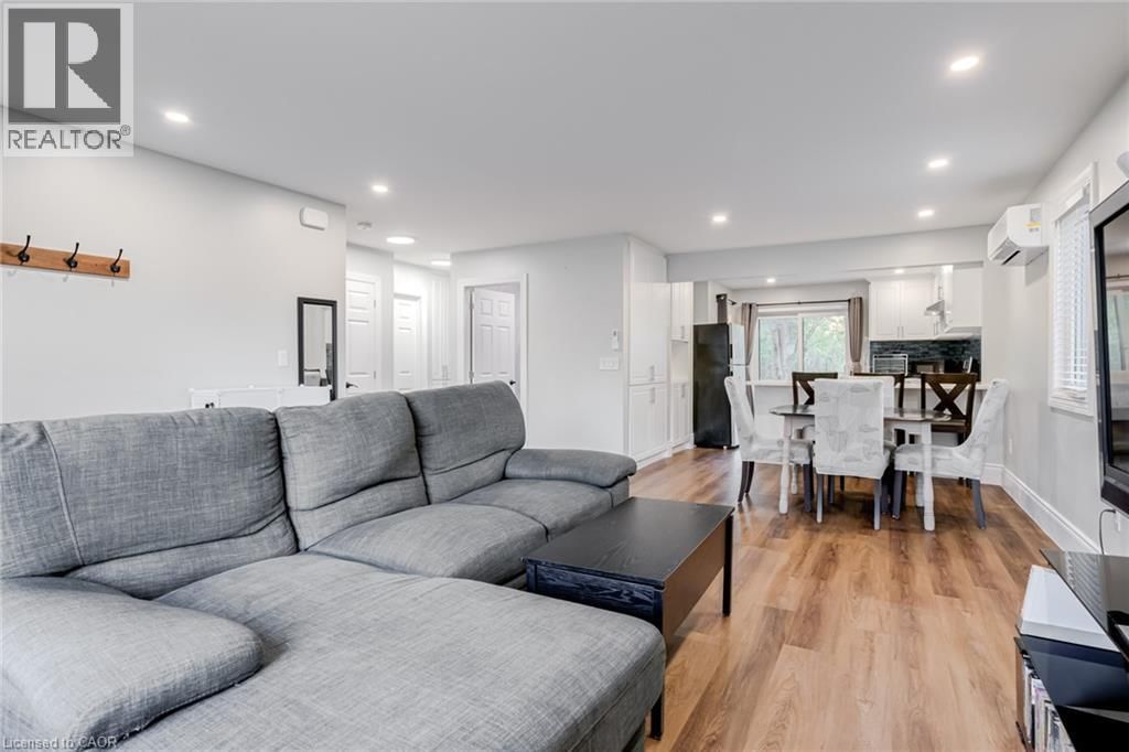 8 MOUNTSBERG ROAD Image 4