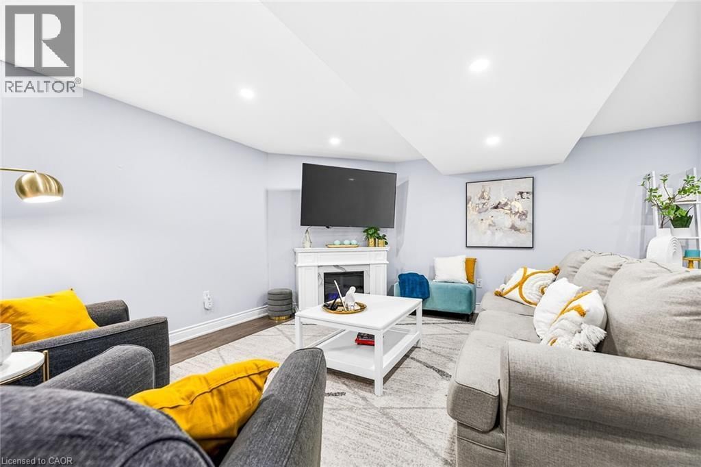 20 LINDA CRESCENT Image 31