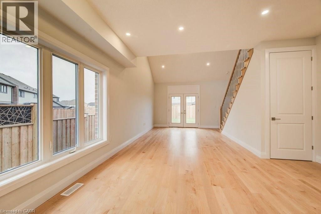 236 APPLEWOOD STREET Image 17