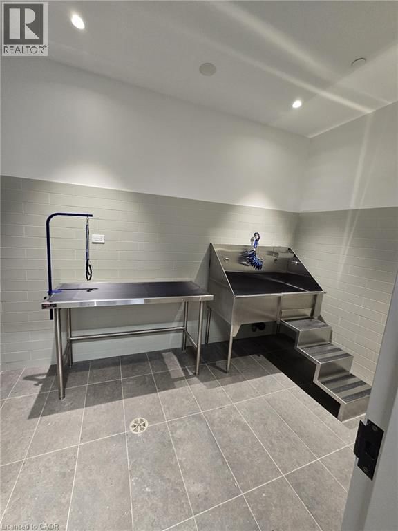 813 - 770 WHITLOCK AVENUE Image 19