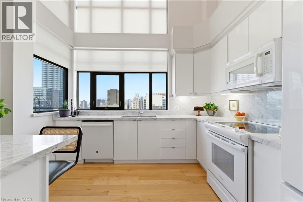 PH4 - 112 KING STREET EAST Image 13