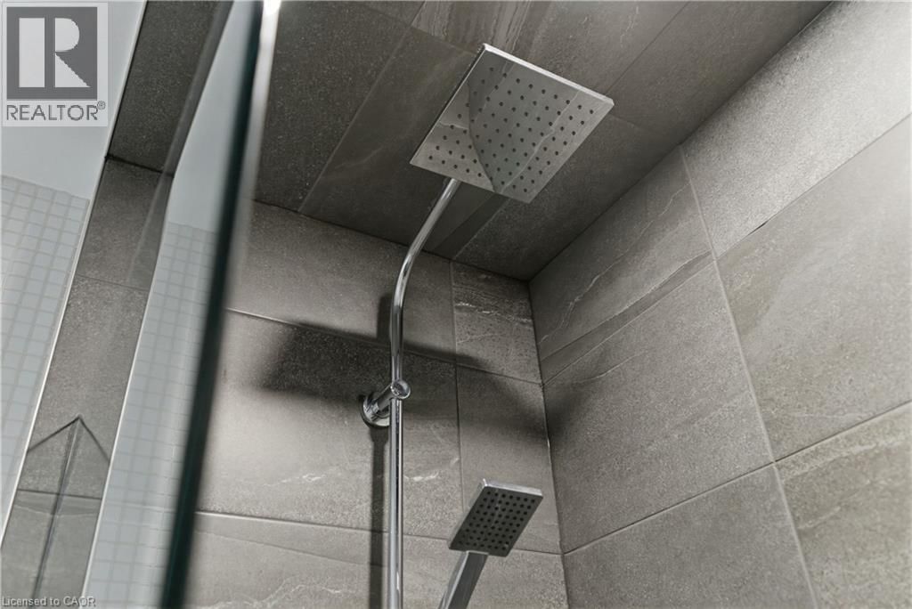 PH4 - 112 KING STREET EAST Image 33